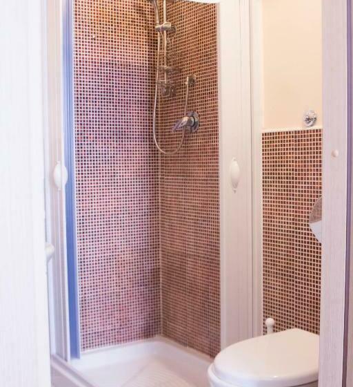 חדר סטנדרט לארבעה, B&b Via Roma