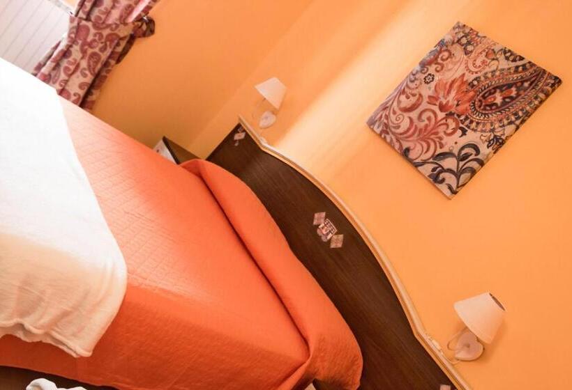 חדר סטנדרט לשלושה, B&b Via Roma