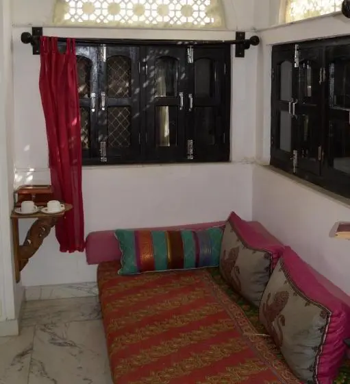 Chambre Triple Supérieure, Dia Homestay