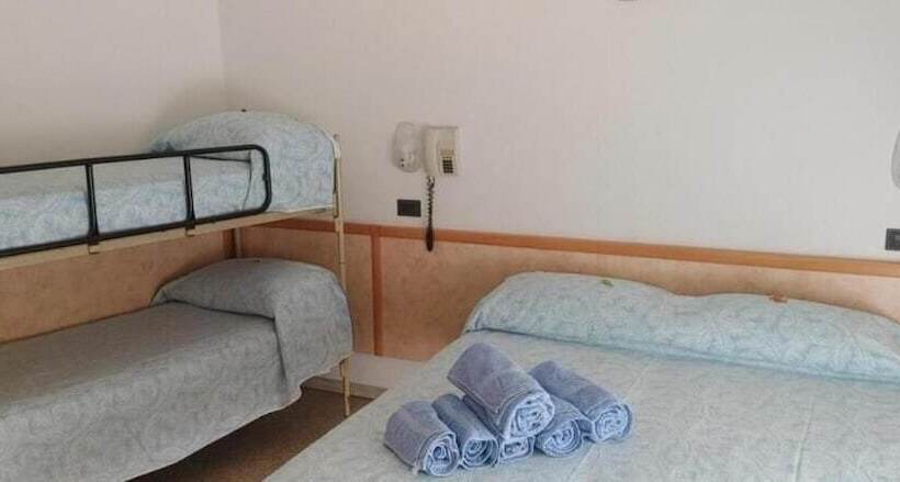 Economy Quadruple Room, Adriatico