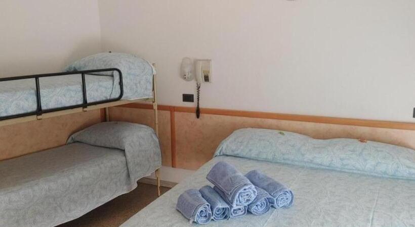 Economy Quadruple Room, Adriatico