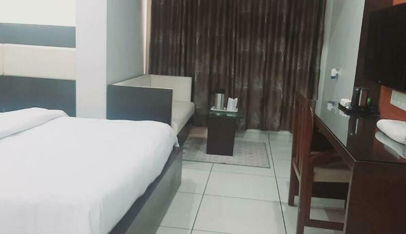 行政套房, Apex Inn