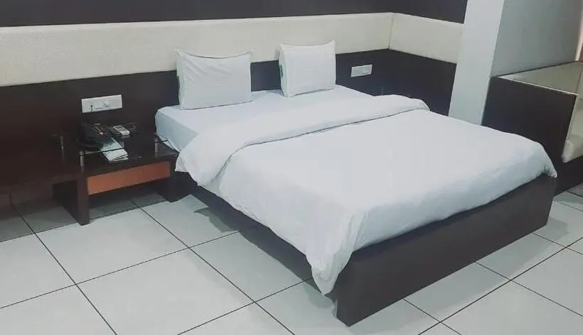 エクゼクティブスイート, Apex Inn