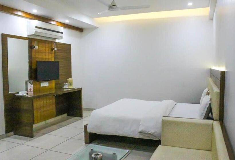 行政套房, Apex Inn