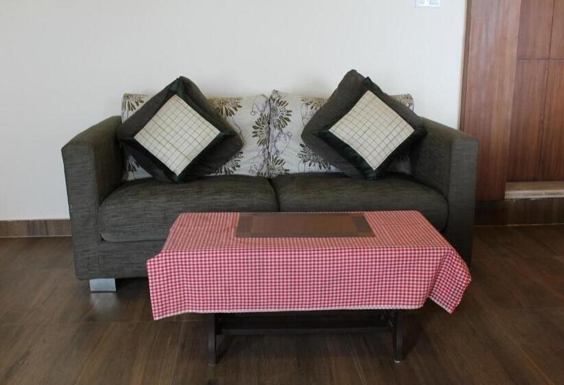 マウンテンビュースタンダードルーム, Jharipani Castle