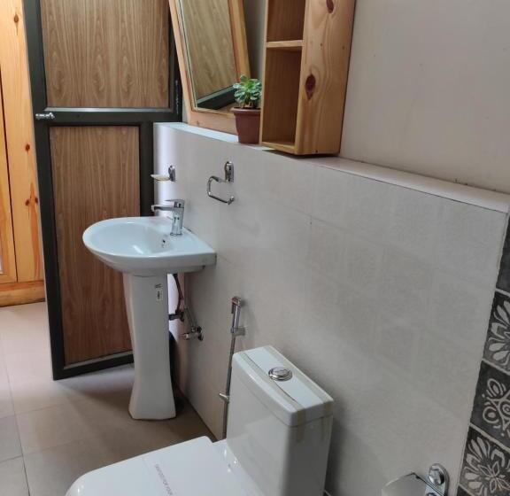 デラックスルーム, Jharipani Castle