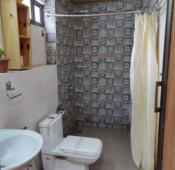 デラックスルーム, Jharipani Castle