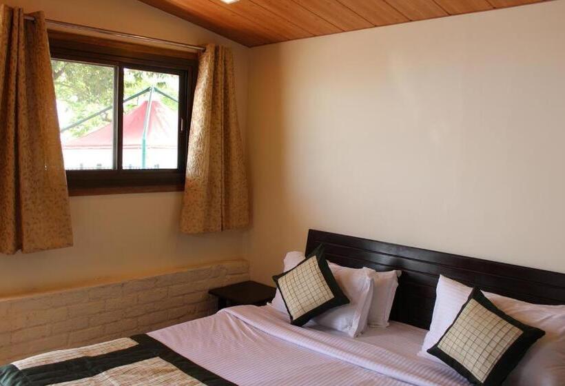 エコノミールーム, Jharipani Castle