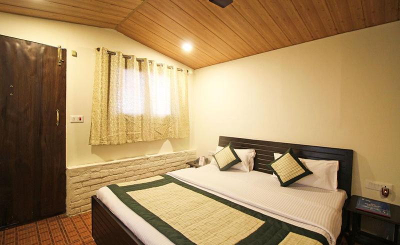 エコノミールーム, Jharipani Castle