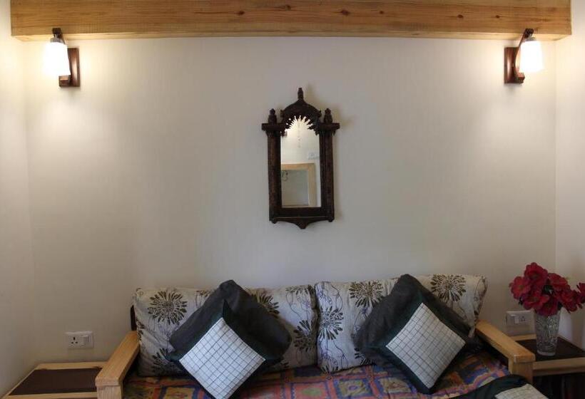 マウンテンビュースイート, Jharipani Castle