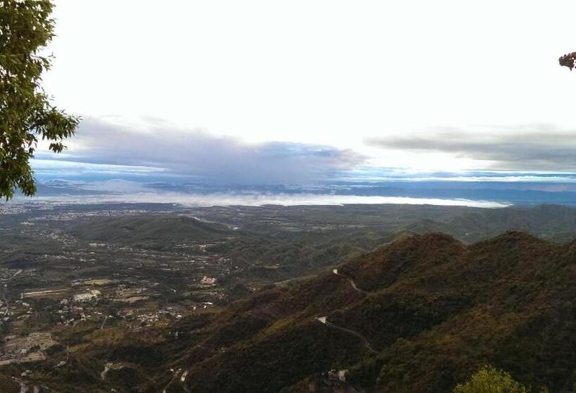 マウンテンビュースイート, Jharipani Castle