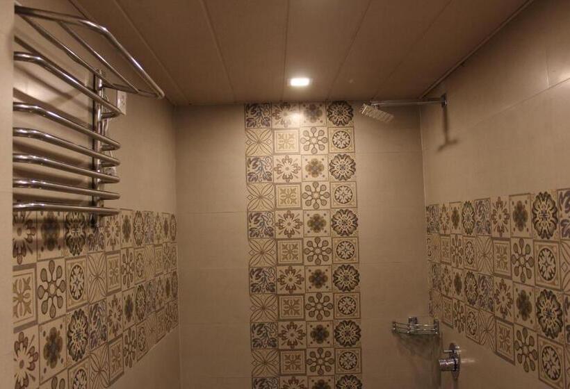 マウンテンビュースイート, Jharipani Castle