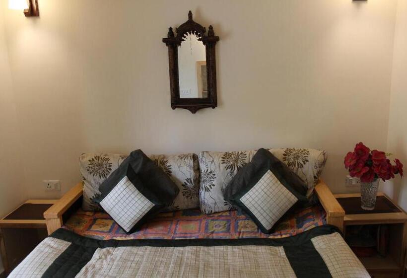 マウンテンビュースイート, Jharipani Castle