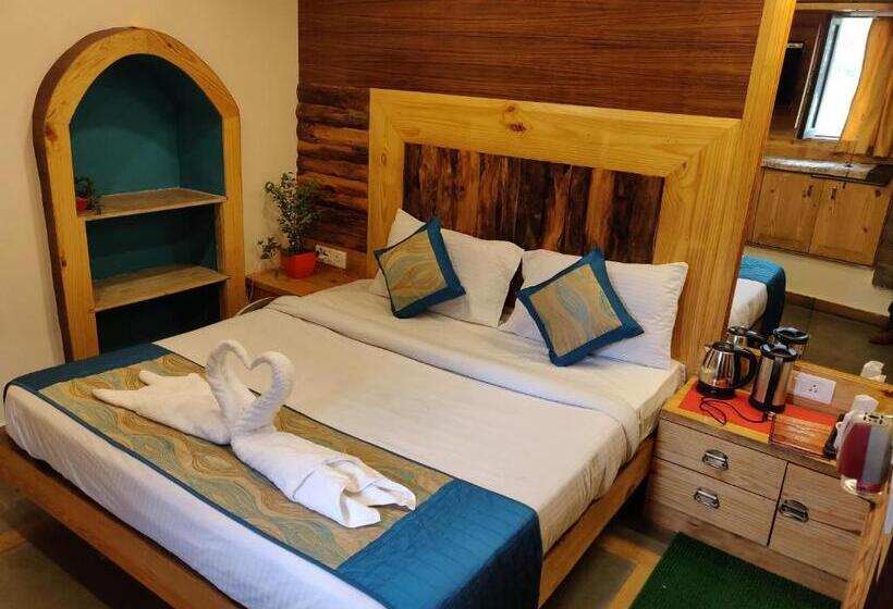 ベーシックルーム, Jharipani Castle