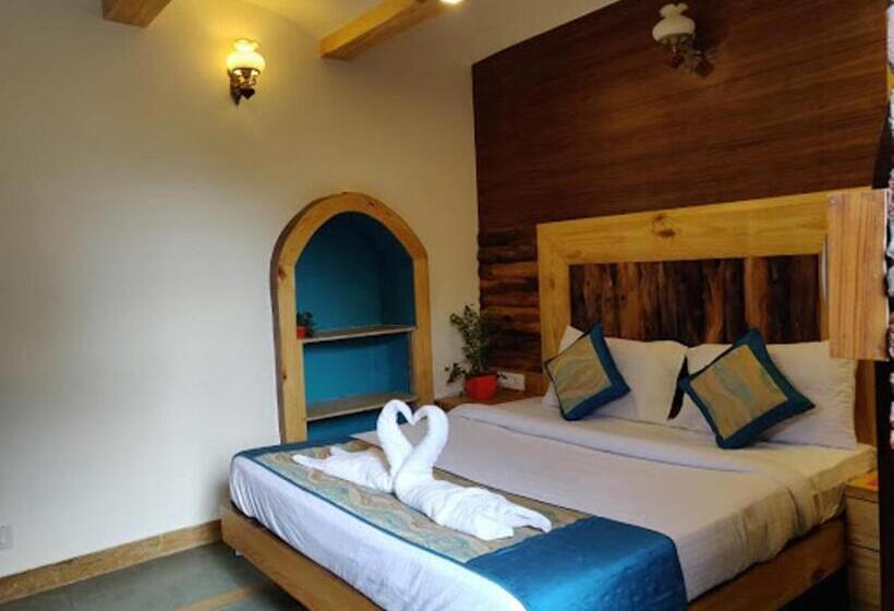 ベーシックルーム, Jharipani Castle