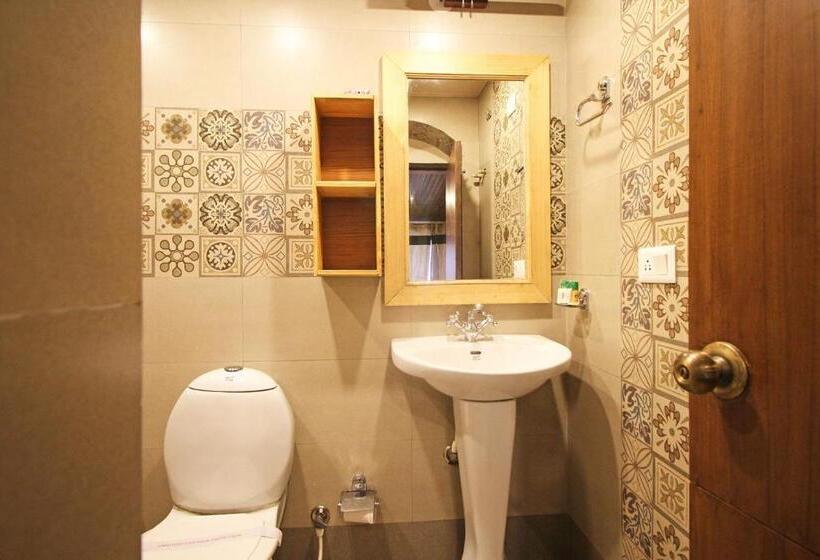 マウンテンビュースイート, Jharipani Castle