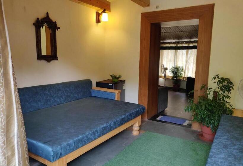 マウンテンビュースイート, Jharipani Castle