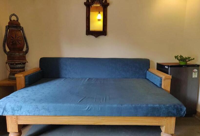 マウンテンビュースイート, Jharipani Castle