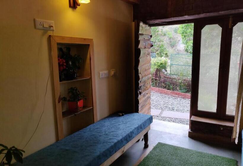 マウンテンビュースイート, Jharipani Castle