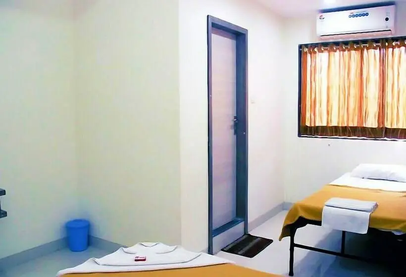 اتاق ساده سه‌ نفره, Kalpadeep Inn