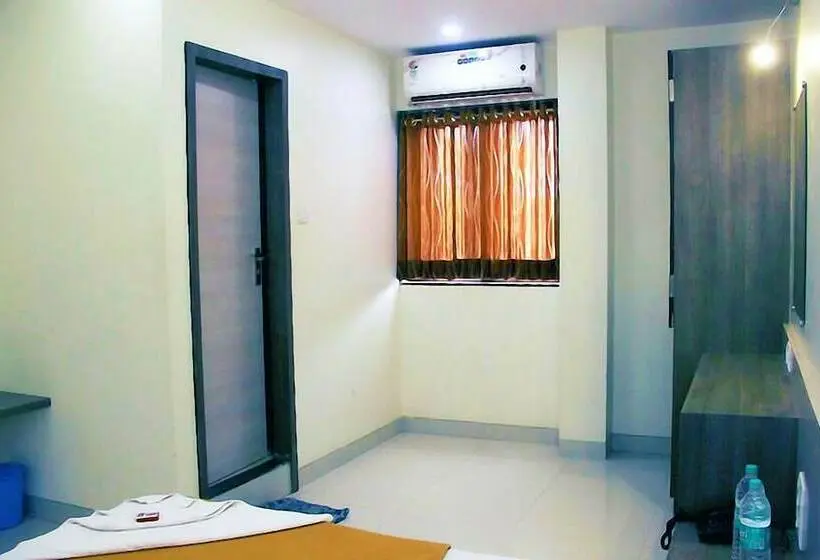 اتاق استاندارد سه نفره, Kalpadeep Inn