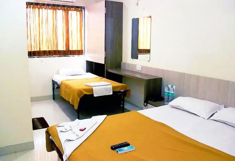 اتاق ساده سه‌ نفره, Kalpadeep Inn