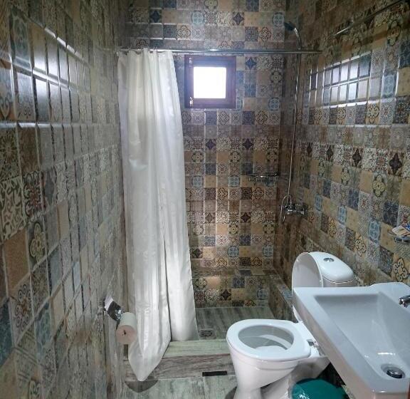 اتاق استاندارد چهار تخته, Bashinjaghyan
