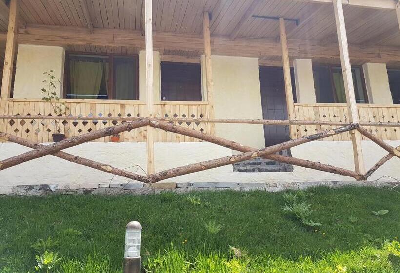 اتاق استاندارد با بالکن, Bashinjaghyan