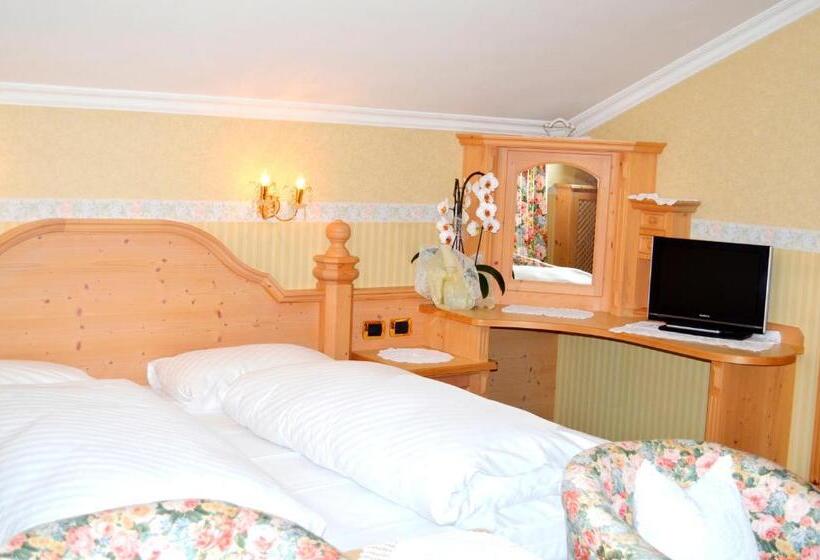 غرفة قياسية مزوَّدة بشُرفة, Pension Panorama