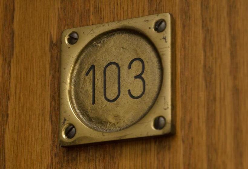 스탠다드 룸, Rheingraf