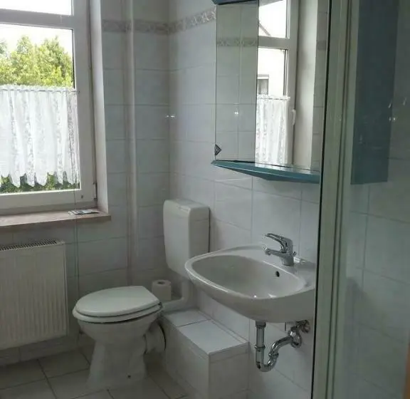 スタンダード4人部屋, Landhotel Zur Guten Quelle