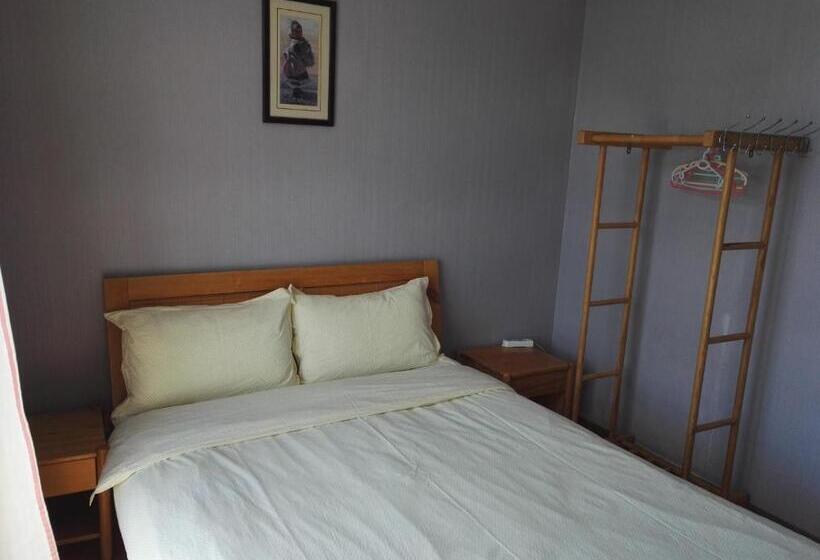 Camera Deluxe, Lete Hostel