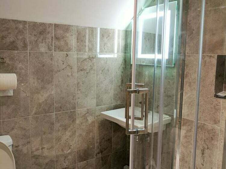 スタンダードルーム, Glendevon House