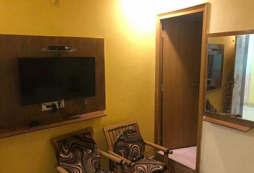 اتاق اکونومی, Rattans Regency