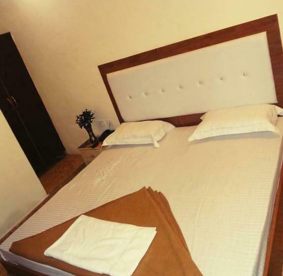 اتاق اکونومی, Rattans Regency