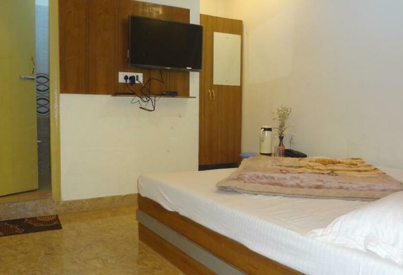 اتاق اکونومی, Rattans Regency