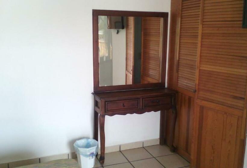 اتاق خانوادگی, Real De Cuautla