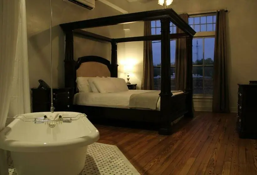 キングサイズベッドのスイートルーム, The Inn On The River