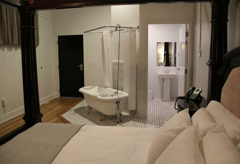 스위트 킹사이즈 침대, The Inn On The River