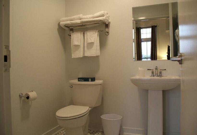 스위트 킹사이즈 침대, The Inn On The River