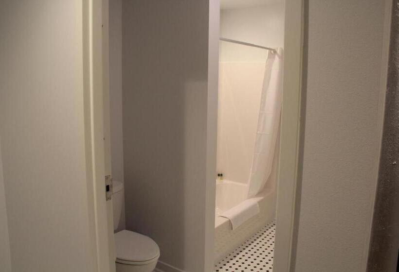 수피리어 룸, The Inn On The River