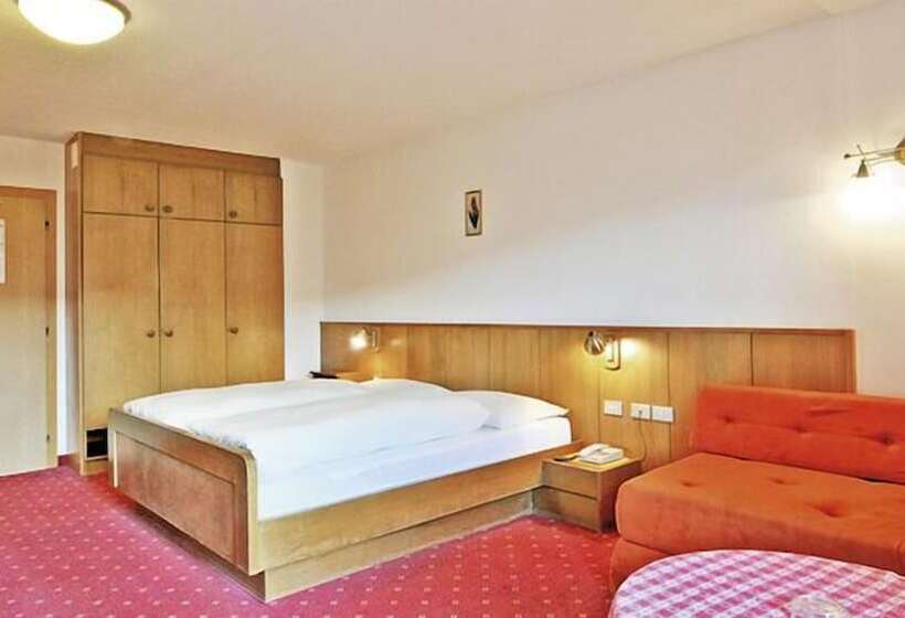 Трехместный Номер Стандарт с Балконом, Tirolerhof