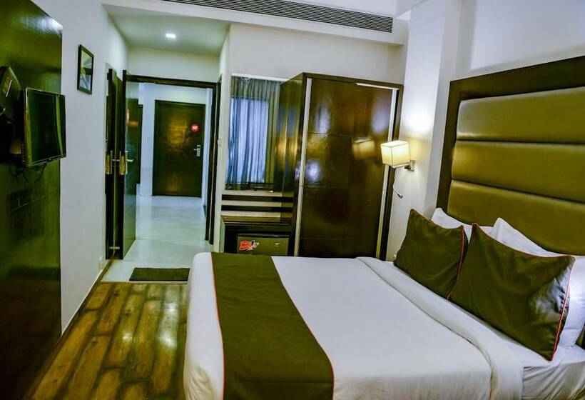 غرفة تنفيذية, Veronica