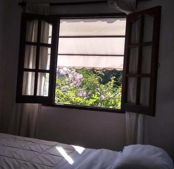 اتاق استاندارد سه نفره, A Alquiler Temporario Arrullo De Luna