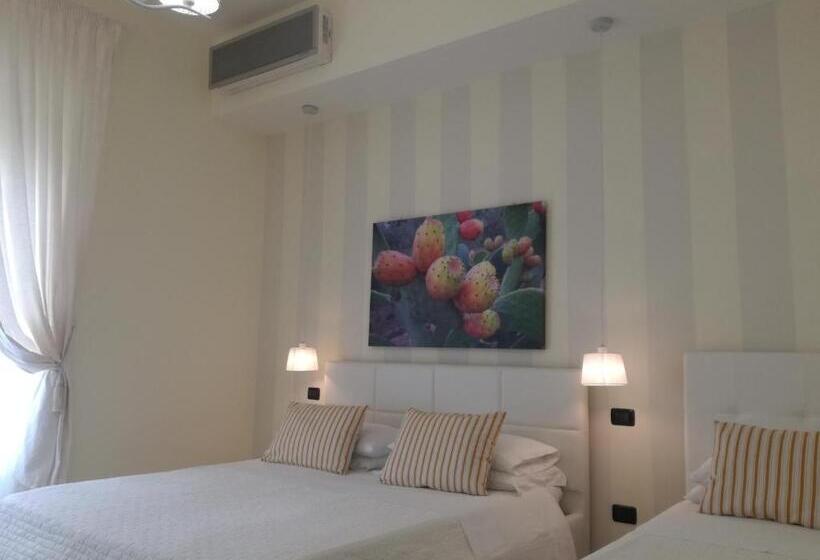 חדר סטנדרט לשלושה עם מרפסת, Casa Del Corso