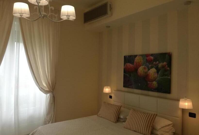 חדר סטנדרט לשלושה עם מרפסת, Casa Del Corso