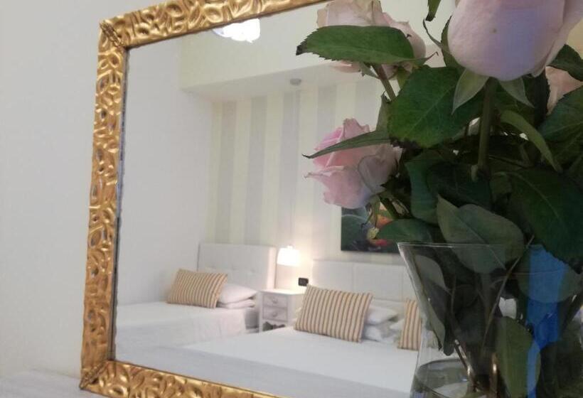 חדר סטנדרט לשלושה עם מרפסת, Casa Del Corso