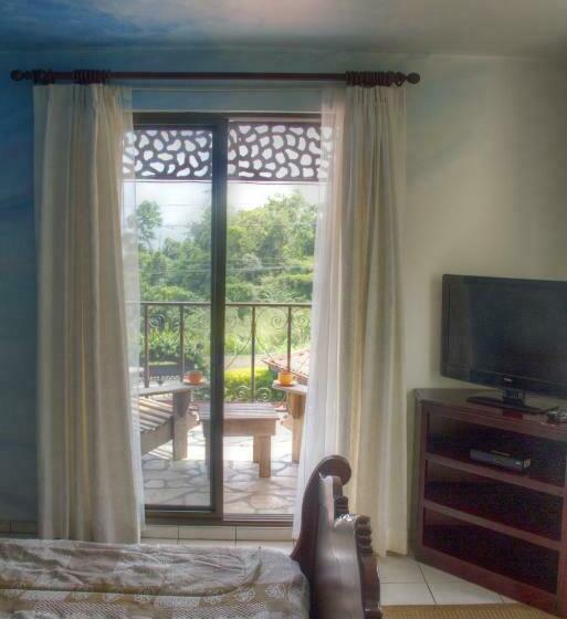 غرفة قياسية مطلّة علي البحيرة, Gingerbread Restaurant &