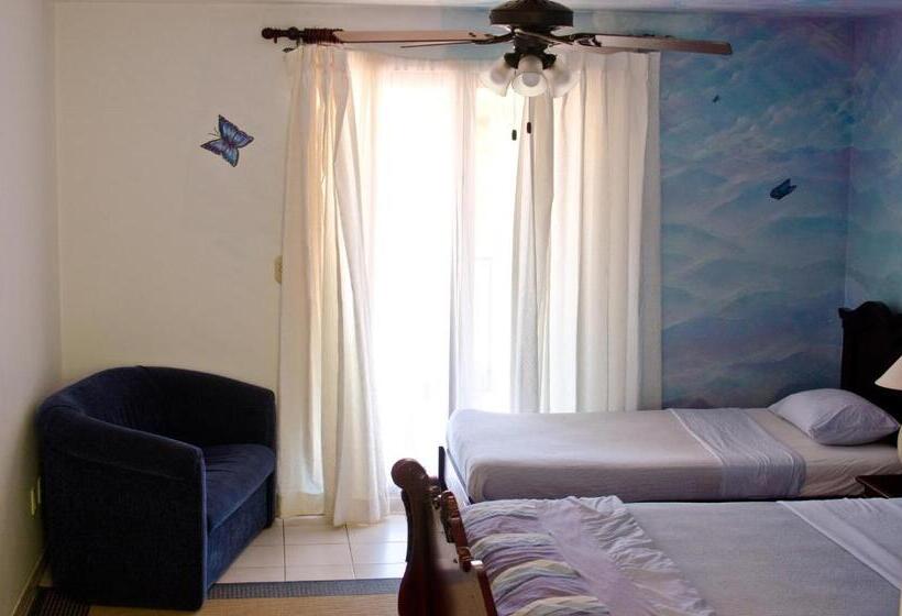 غرفة قياسية مطلّة علي البحيرة, Gingerbread Restaurant &