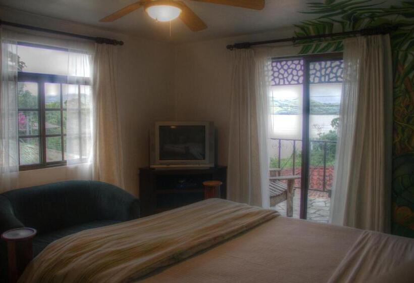 غرفة قياسية مطلّة علي البحيرة, Gingerbread Restaurant &